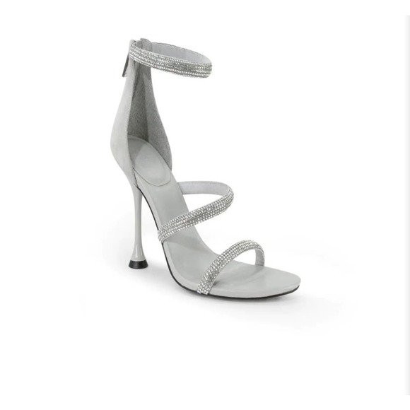 Marc Fisher Shoes - NIB‎ Marc Fisher Carita Strappy Sandal in Light Gray Size 8